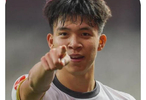 国足徐彬半决赛前帮队友理发：钰栋这新发型不得进个球啊