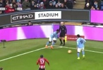 奥赖利头球破门！曼城8-0领先！