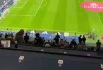皇马球员出场热身，遭伯纳乌主场球迷嘘声对待