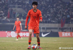 8场进14球！中国足球16岁1米92新星闪耀：国产克劳奇过人破门美如画