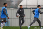 恭喜，又1国脚转型教练成功，申花队如虎添翼，邵佳一锦上添花