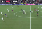 拉什福德单刀射门直接给对方解围了