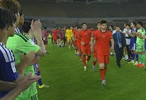 互相列队致意！U23国足获对手尊重，网友：就皇马不给巴萨列队