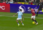 曼联右路突破传中显优势，曼城防守失稳