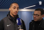佩德罗接受采访时，一旁的主教练罗塞尼尔