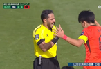 比赛30分钟，国足连续三名球员吃到黄牌，这裁判判罚的尺度有点严苛啊