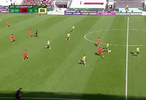这球可以拜合拉木身体抗开对手觅良机，可惜最后传球被断