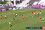 开场17分钟，澳大利亚队围攻国足，场上形势太难了，期待国足打好防守反击