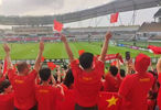 U23亚洲杯决赛现场：中国球迷加油呐喊声此起彼伏