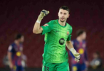 门神手刃旧主奥尔莫世界波，巴萨2-0笑傲德比夺8连胜，皇马空欢喜