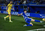 西甲榜首烫手？巴萨偷笑皇马三度“让位”，保级队一脚踢乱争七局
