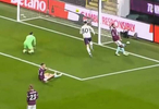 差一点儿戴帽！谢什科必进球遭遇神扑，仍然上演梅开二度