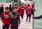 U23国足队员抵京，球迷欢呼迎接
